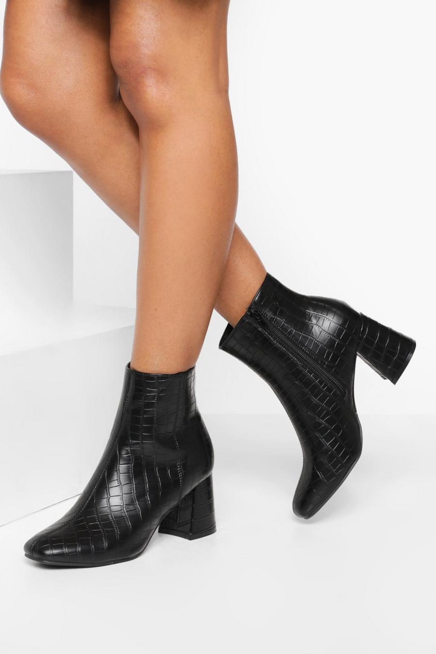 Zapatos estilo botines en punta con tacón grueso, Negro image number 1