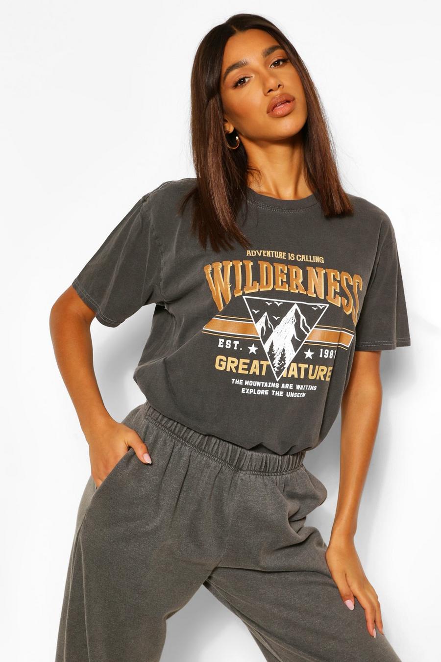 Black "Wilderness" T-shirt med tvättad effekt och tryck image number 1