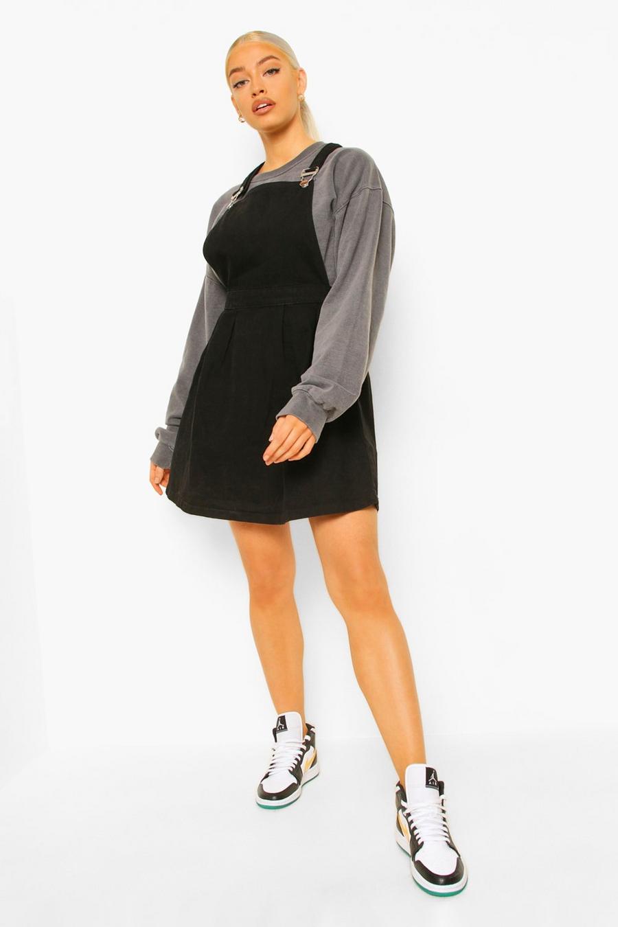 Black Hängselklänning i denim med skaterkjol image number 1