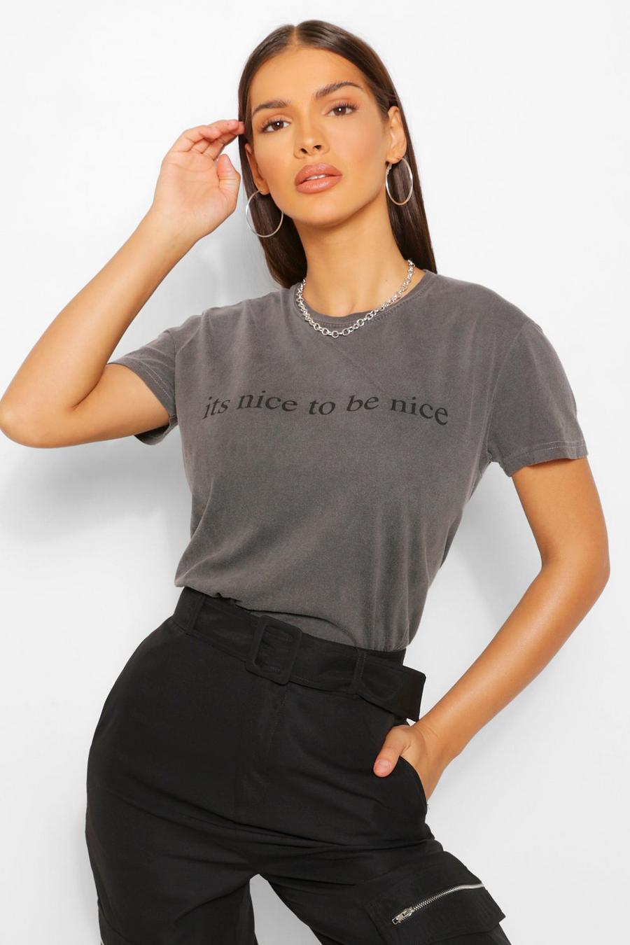 Charcoal "It's Nice To Be Nice" T-shirt med slogan image number 1