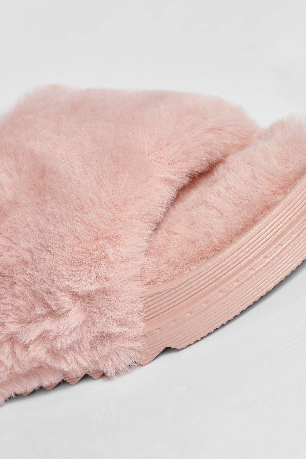 Boohoo hot sale fluffy sliders