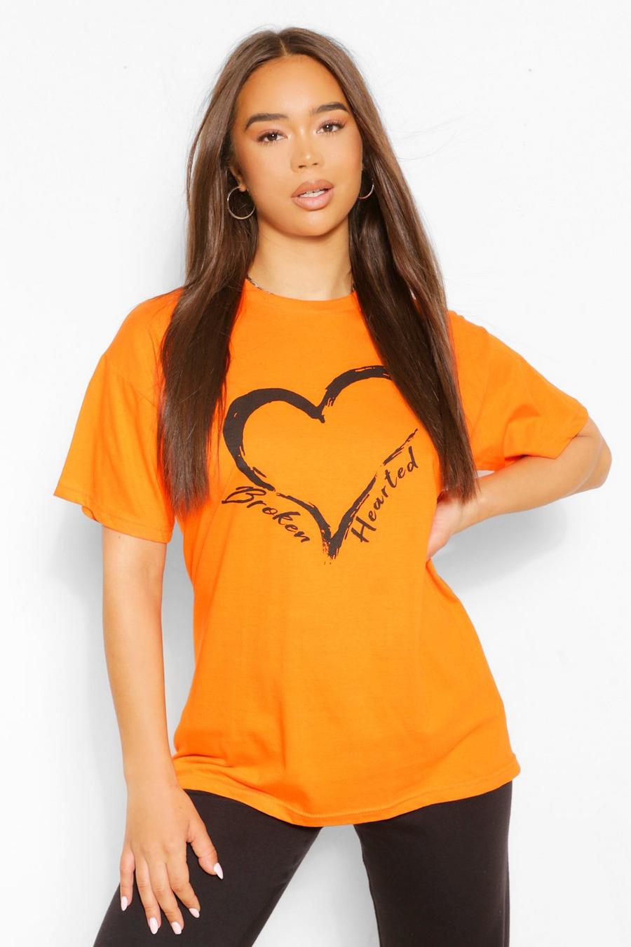 Orange "Broken Hearted" T-shirt med grafiskt tryck image number 1
