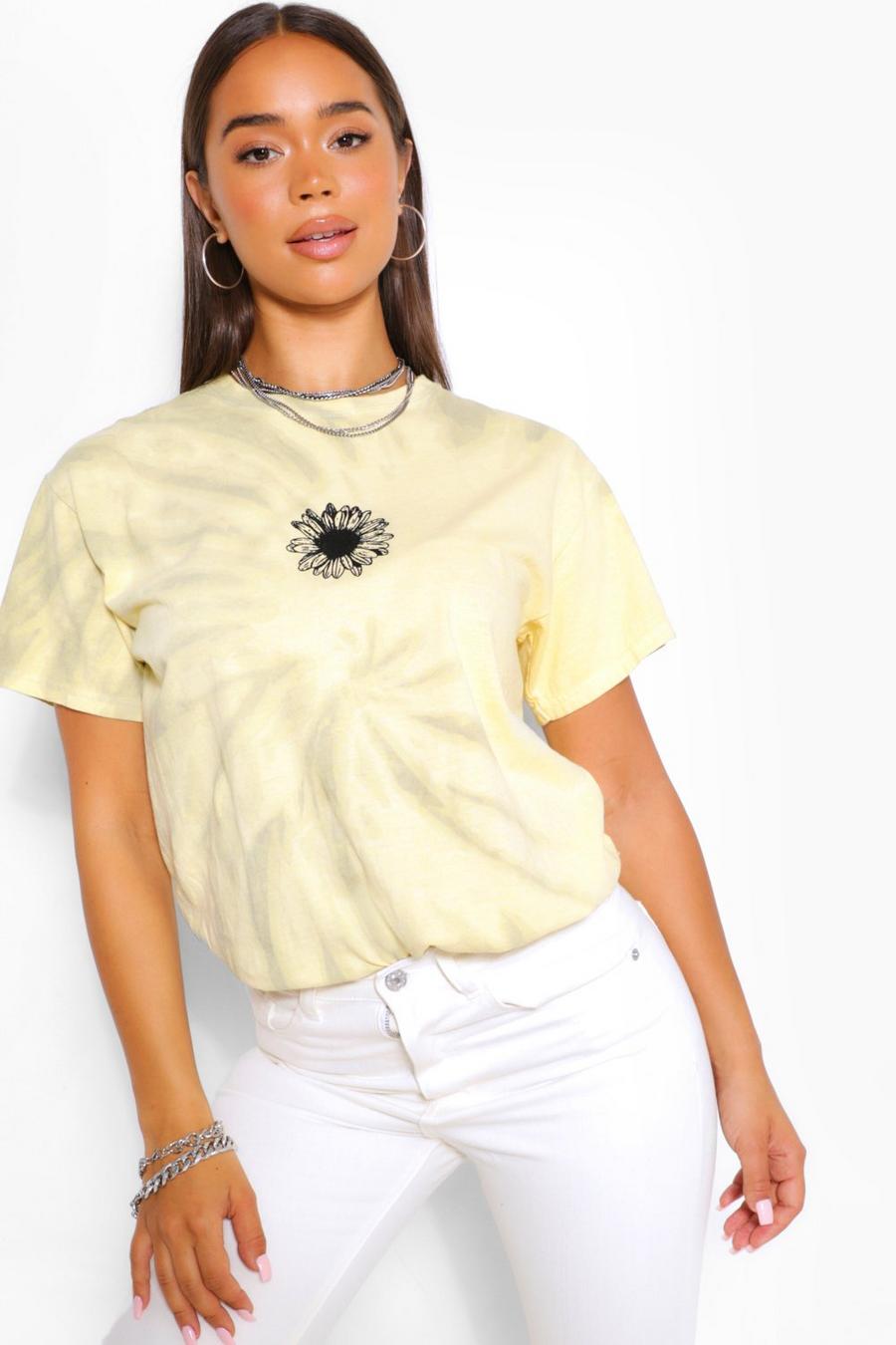 Yellow T-shirt med batikmönster och blomma image number 1