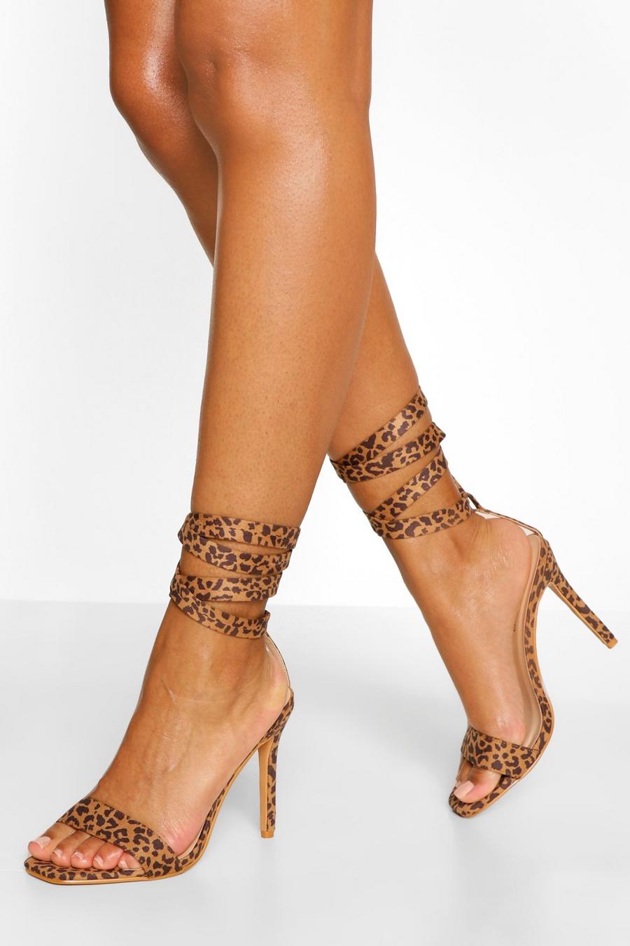 Zapatos de tacón stiletto con tiras cruzadas y estampado de leopardo image number 1