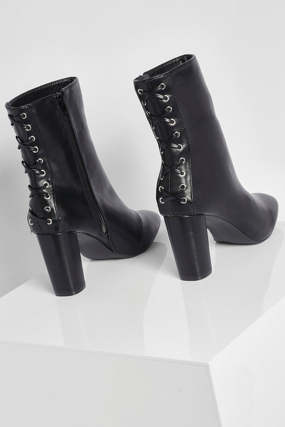 bottines lacets derriere