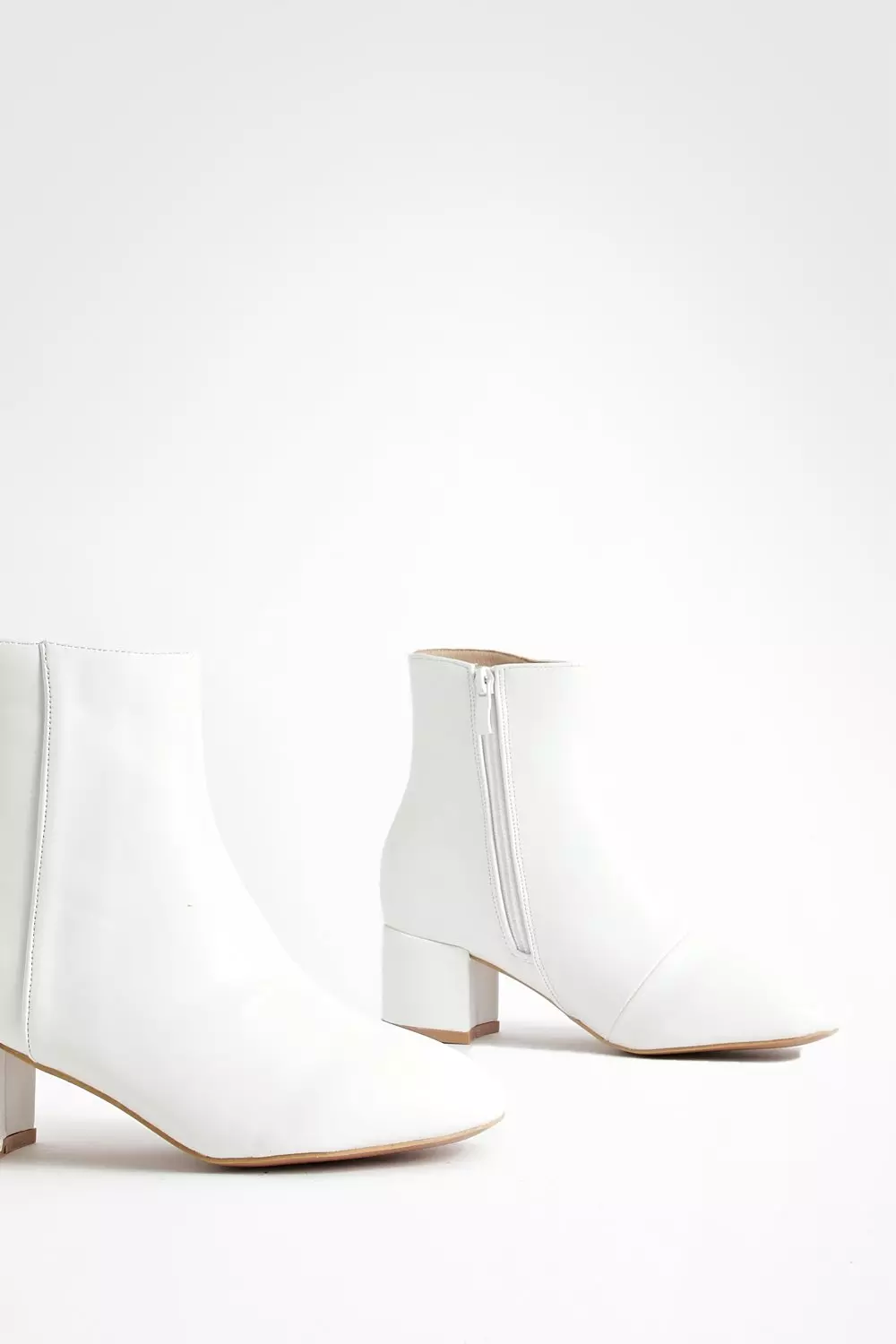 White ankle store boots low heel