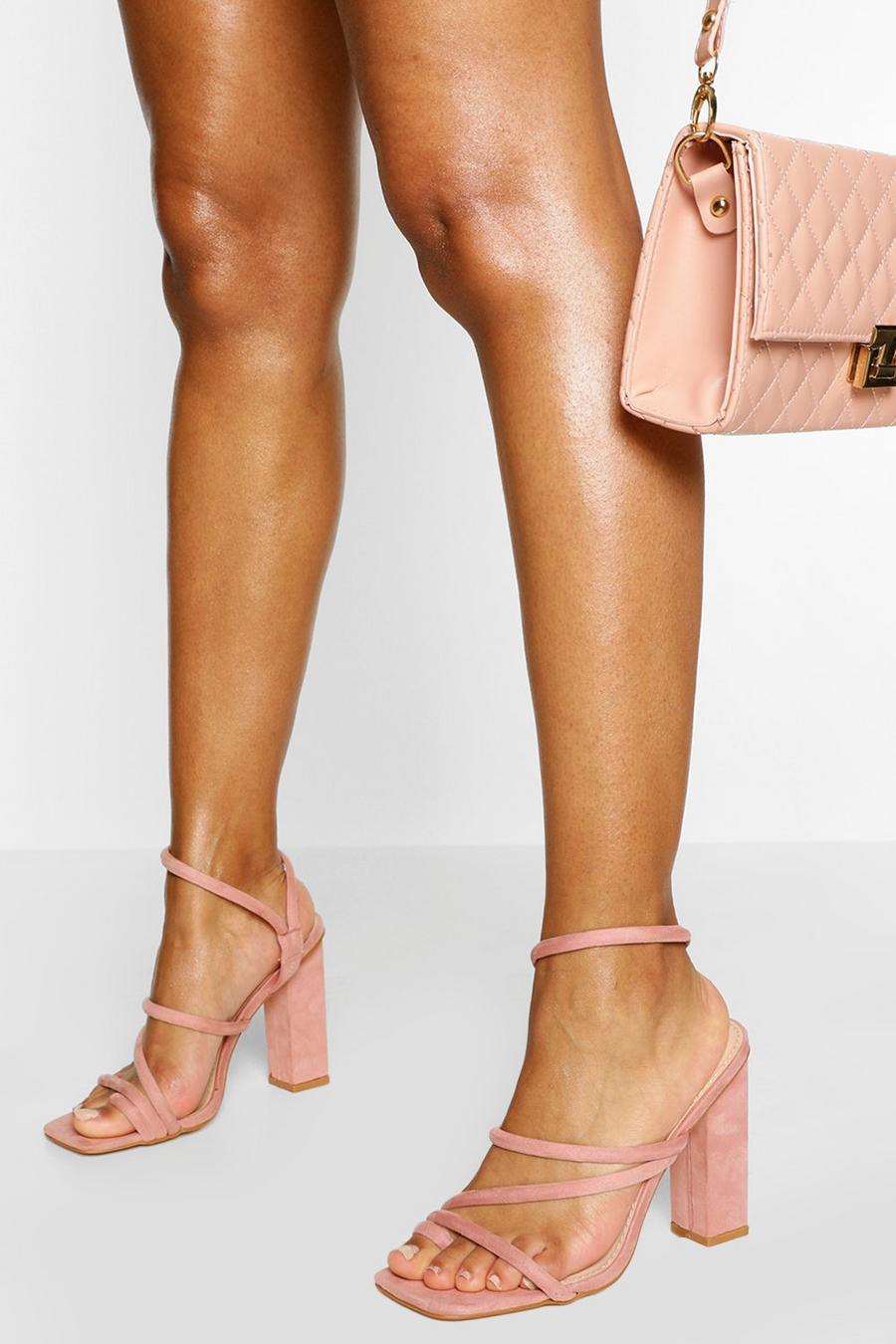 Blush rosa Sandaletter med vadderade remmar, fyrkantig tå och blockklack