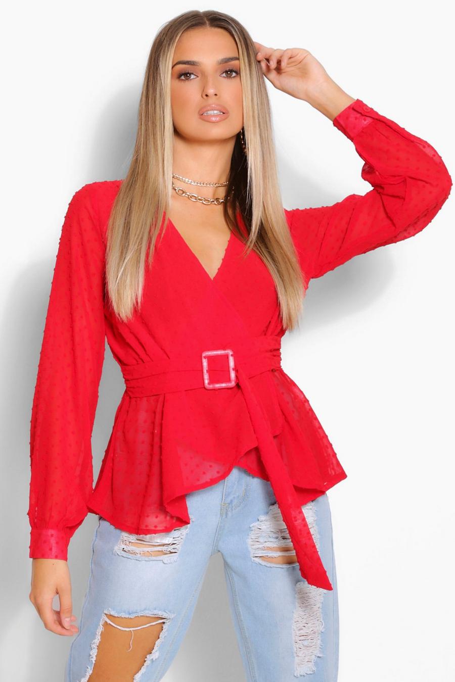 Blusa labrada de chifón con cinturón cruzado, Rojo image number 1