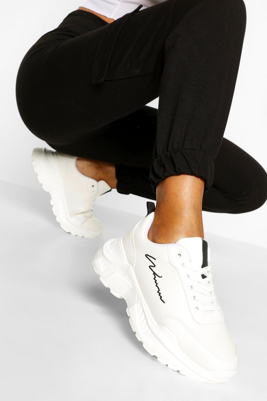 Klobige Sneaker mit Woman-Schriftzug, Weiß image number 1