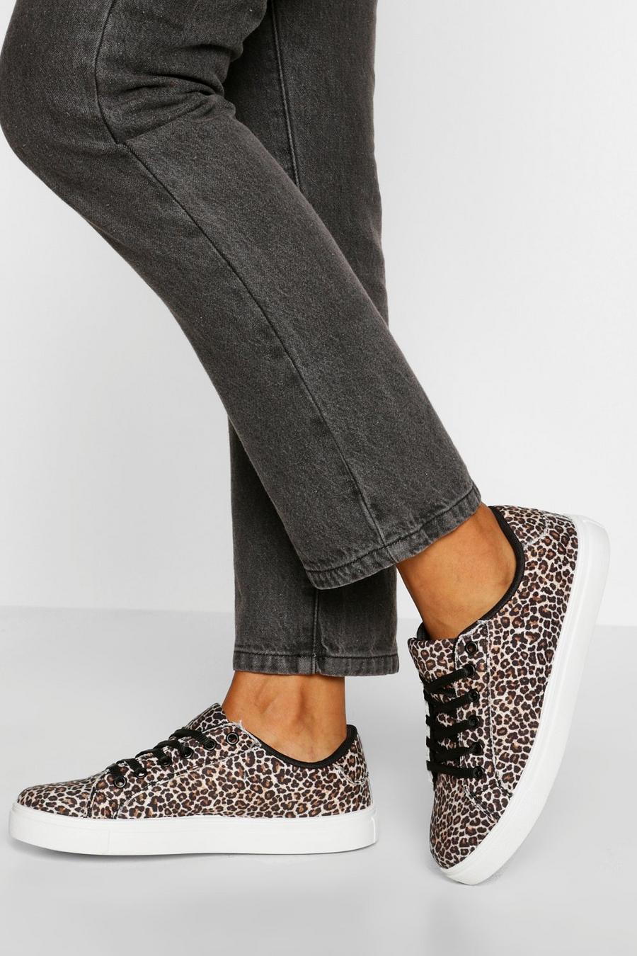 Zapatillas deportivas planas básicas con estampado de leopardo image number 1