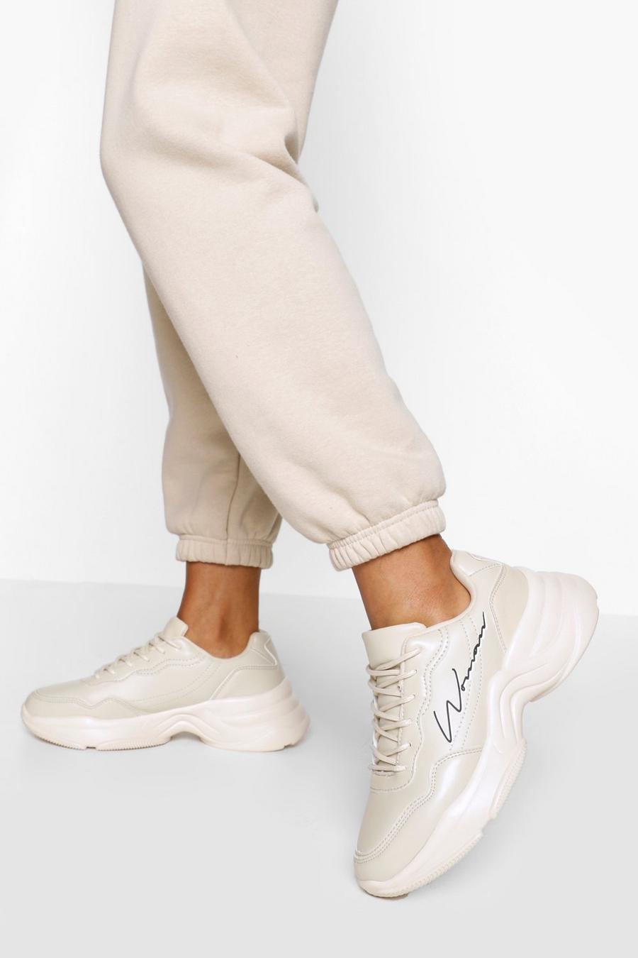 Robuste Sneaker mit Woman-Schriftzug image number 1