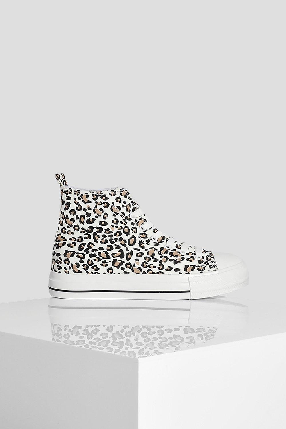 scarpe da ginnastica maculate