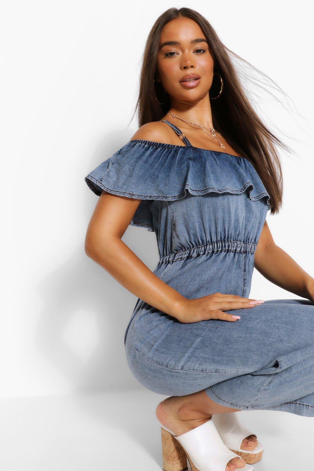 Jumpsuit Aus Denim Mit Schmalen Tragern Und Ruschen Boohoo