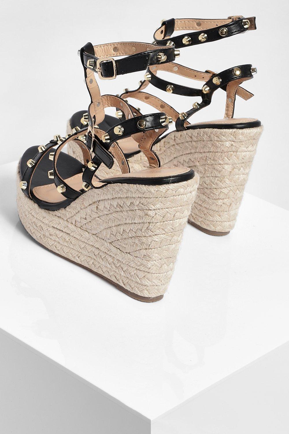 scarpe con zeppa e borchie