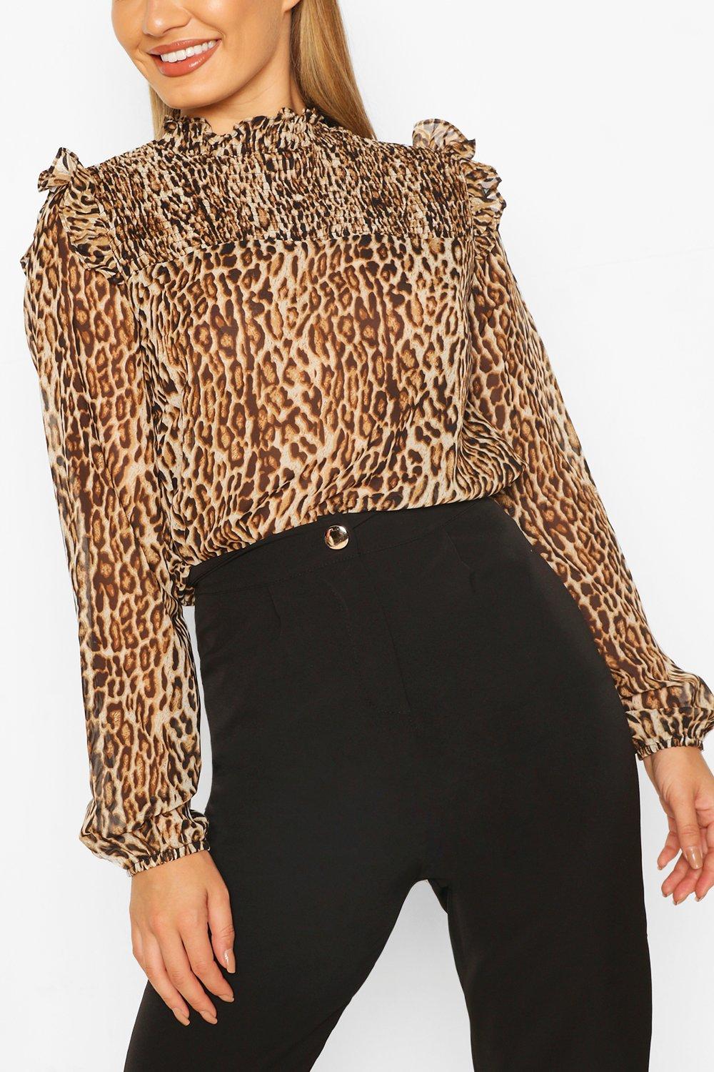 Blusa con cuello fruncido de leopardo