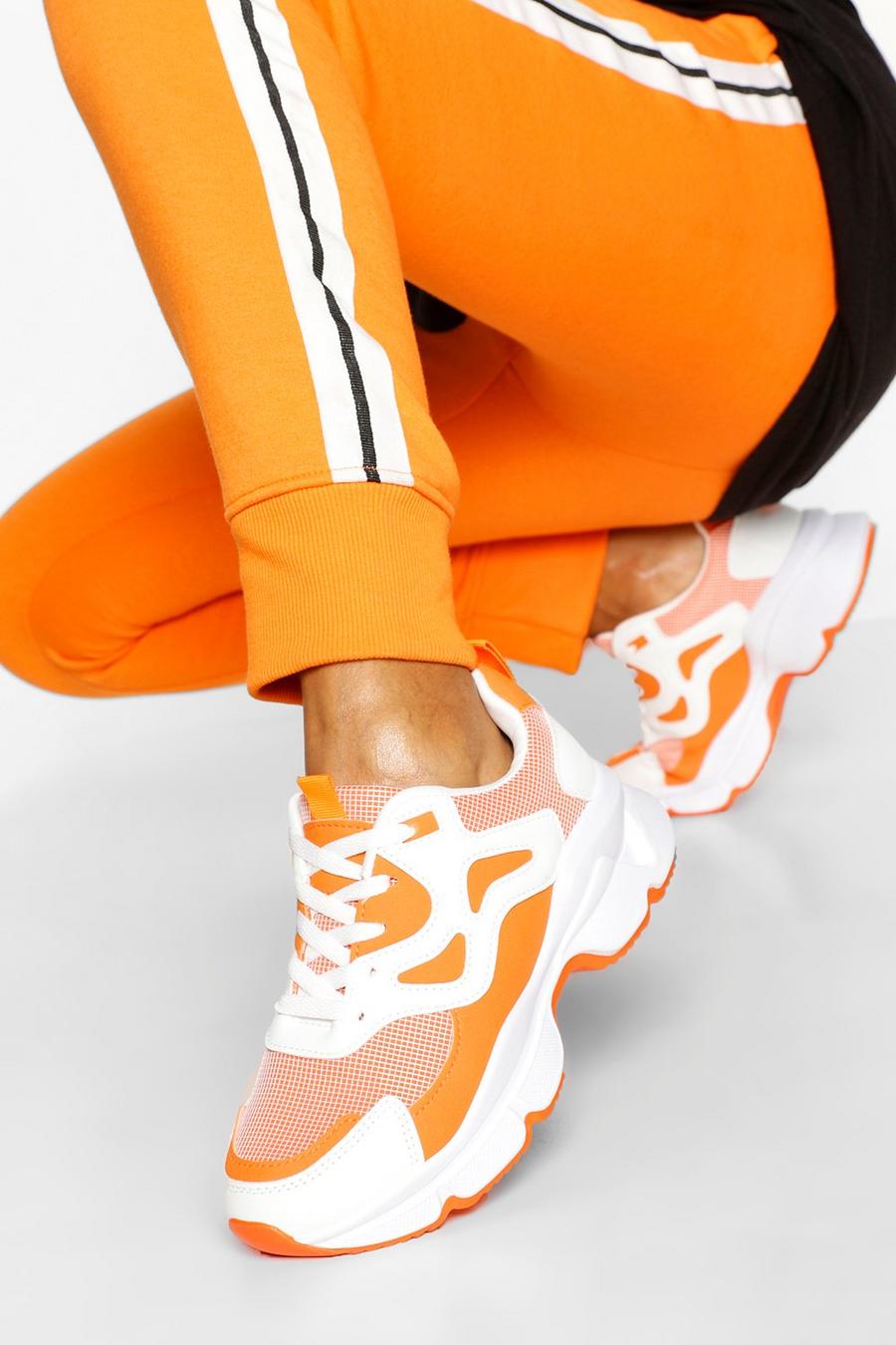נעלי ספורט עם סוליה עבה ופנלים מבד רשת image number 1