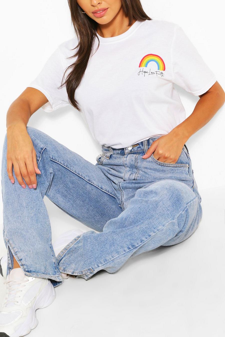 T-SHIRT DI BENEFICENZA NHS A MOTIVO ARCOBALENO CON TASCA image number 1