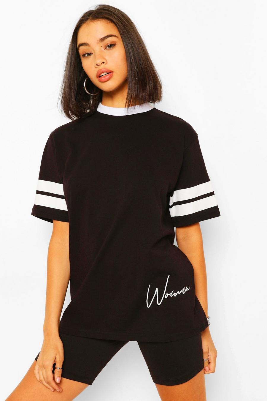 T-Shirt mit Sportstreifen und „Woman“-Print image number 1