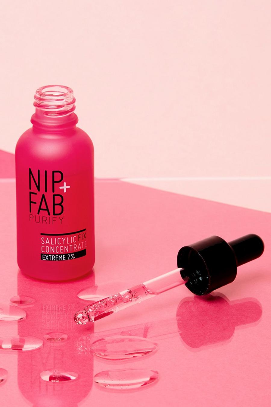 Pink rosa Nip + Fab Salicylic Fix Booster 2%