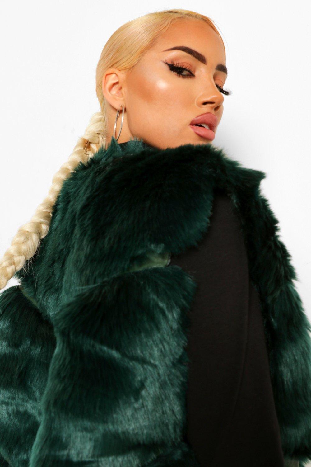 Veste en fausse fourrure a empiecements boohoo FR