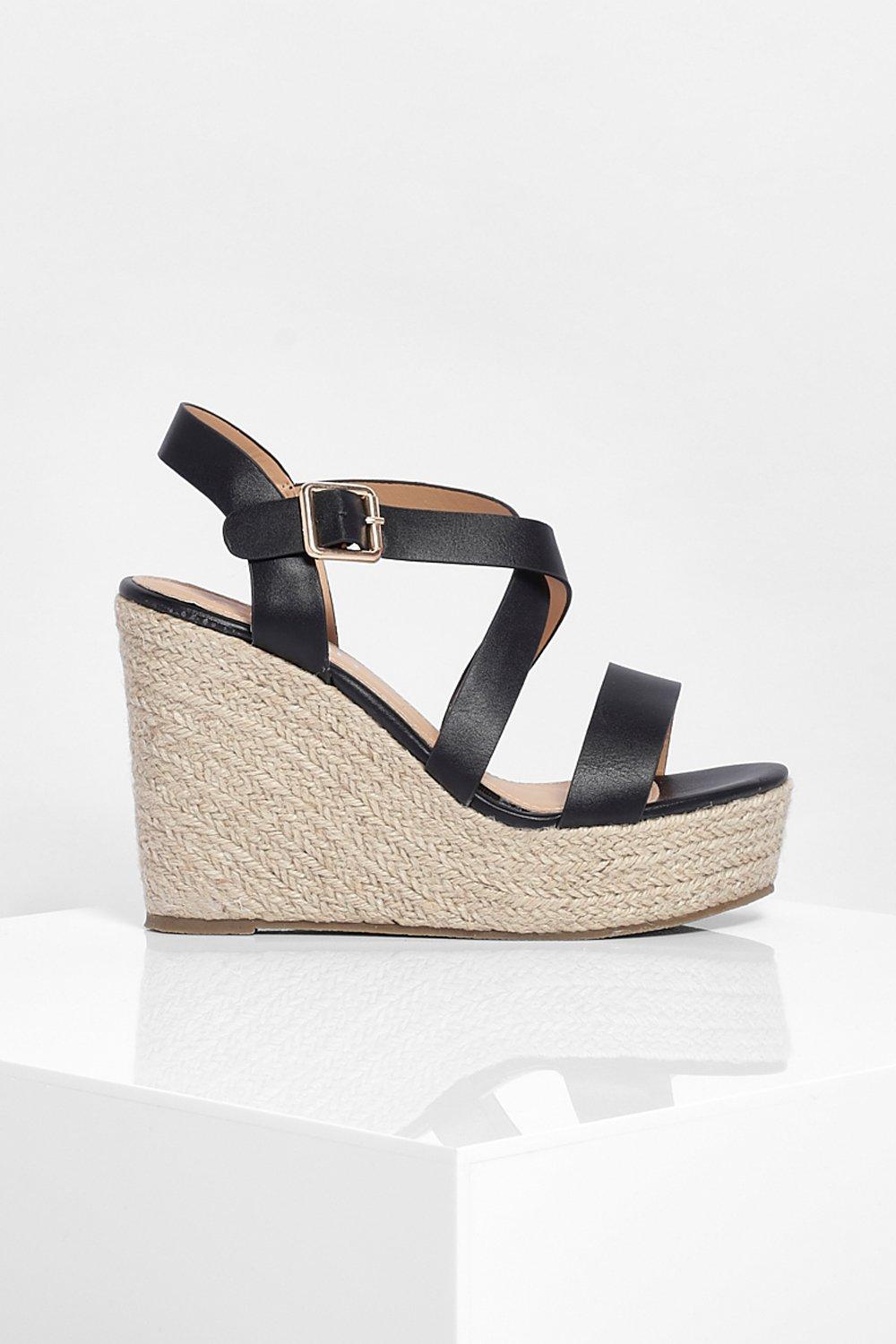 Boohoo best sale black wedges