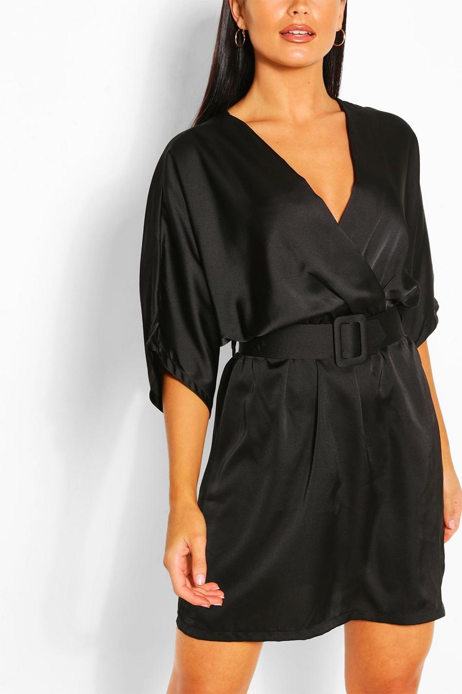 שחור שמלת סקייטר מבד סאטן עם חגורה ושרוולי קימונו image number 1
