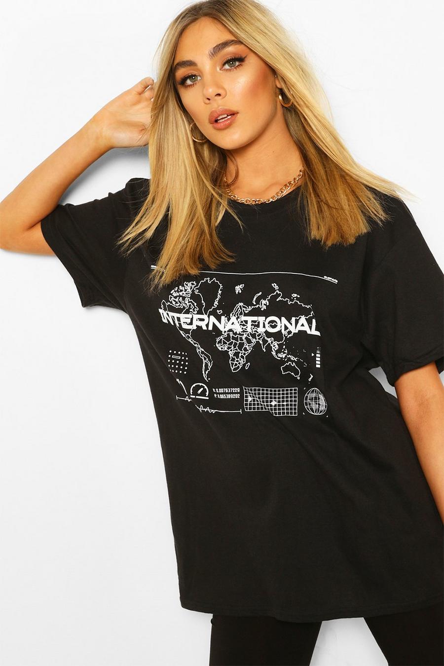 T-Shirt mit „International“-Grafik image number 1
