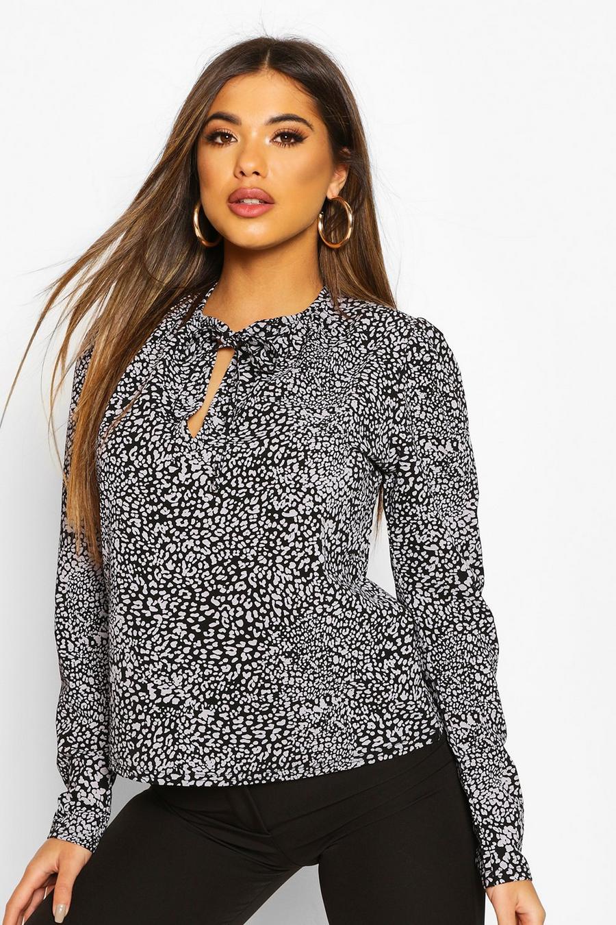 Blusa tejida con estampado de leopardo y cuello atado image number 1