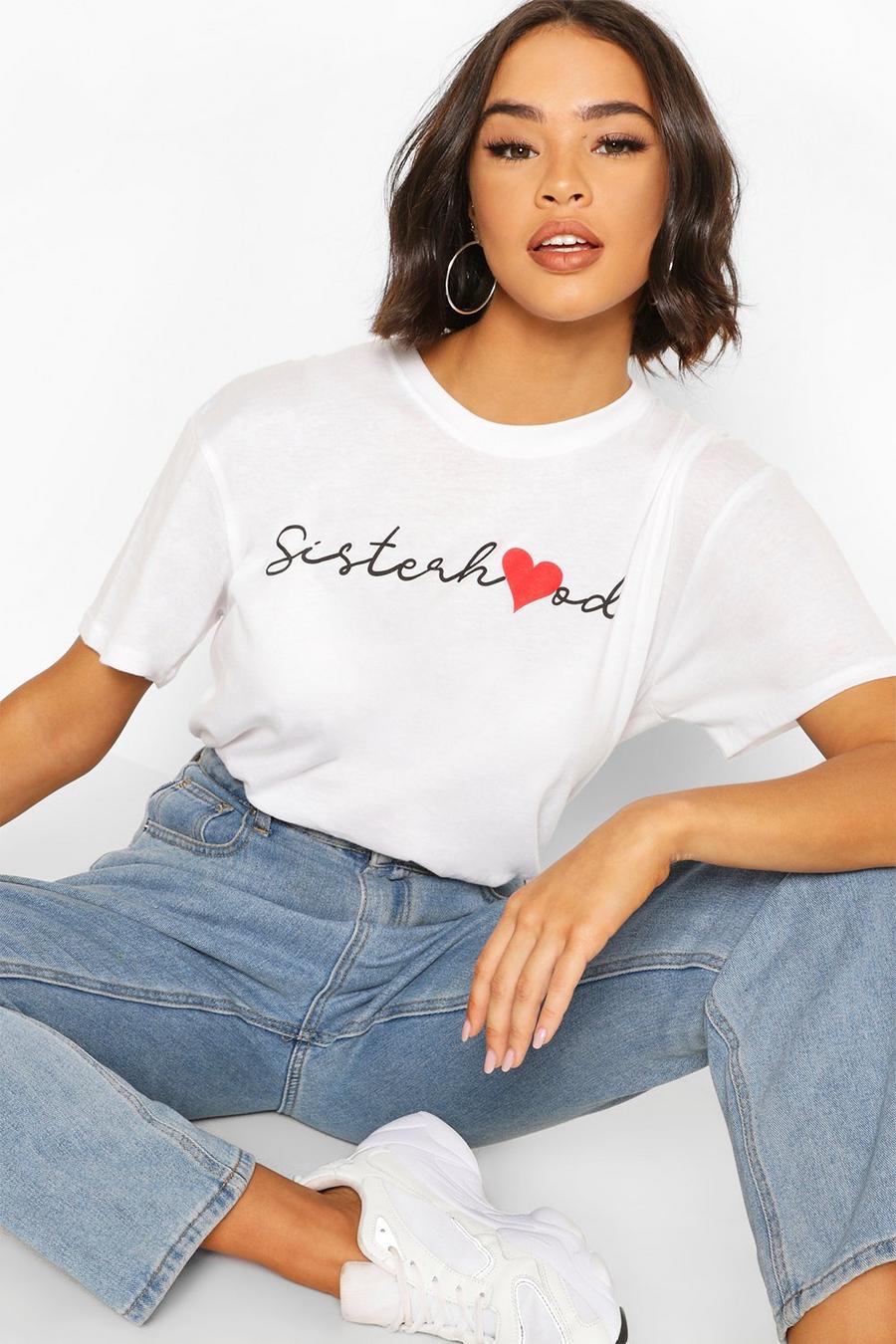 Camiseta con eslogan “Sisterhood” y estampado de corazón image number 1