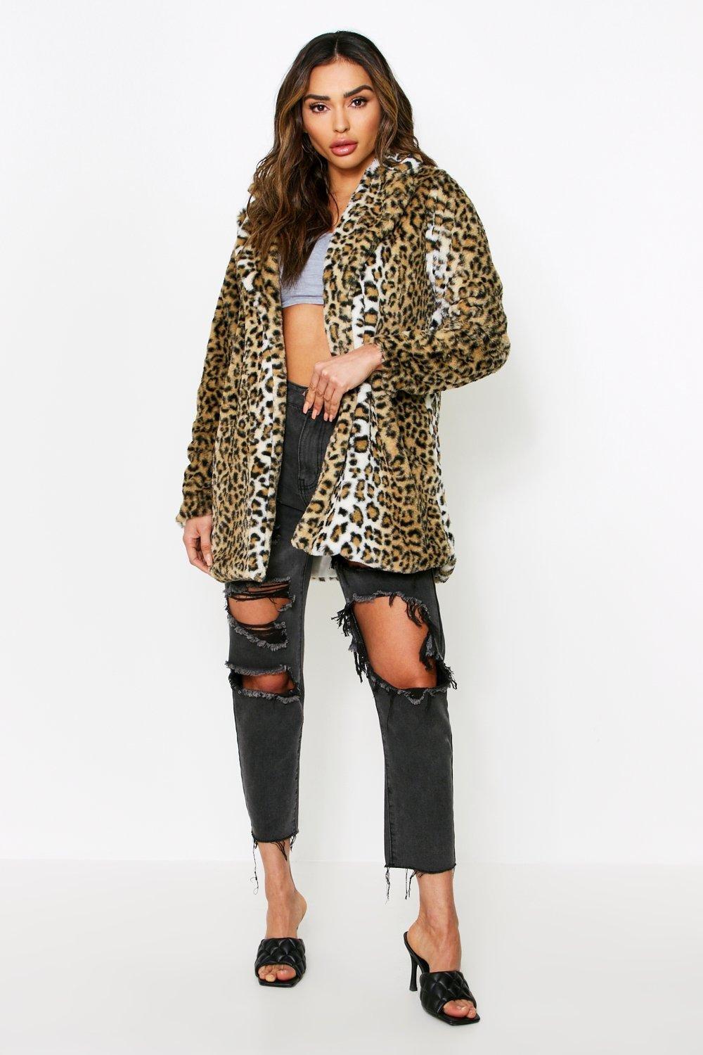 Impresionante mujer afroamericana con abrigo de piel de leopardo · Creative  Fabrica