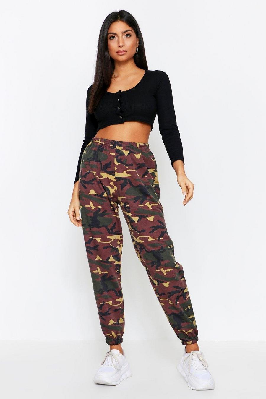 Pantaloni tuta oversize stile camouflage image number 1