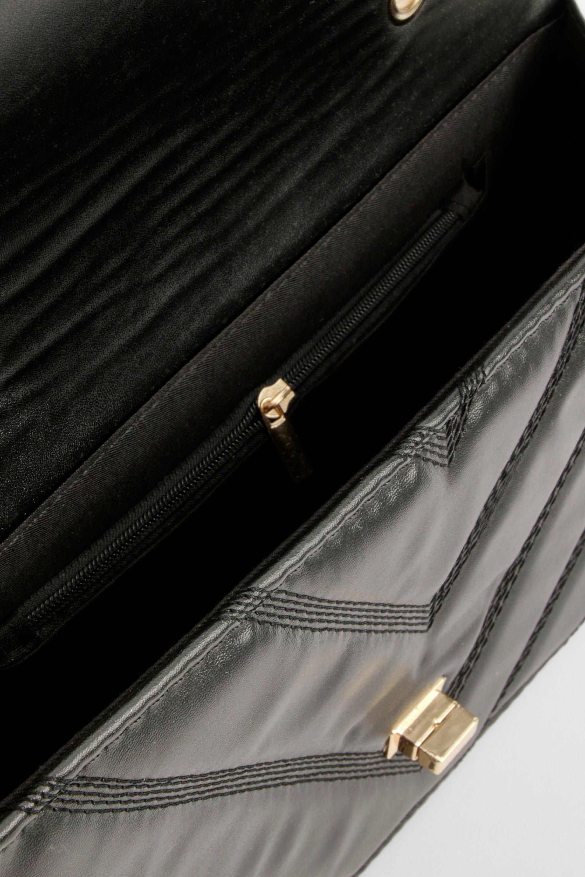 Cross body chain outlet bag