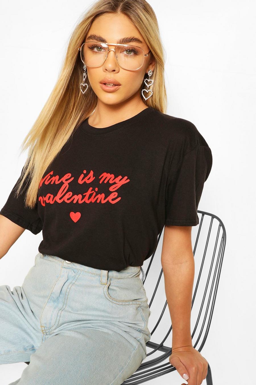 "Wine Valentine" T-shirt med slogan image number 1
