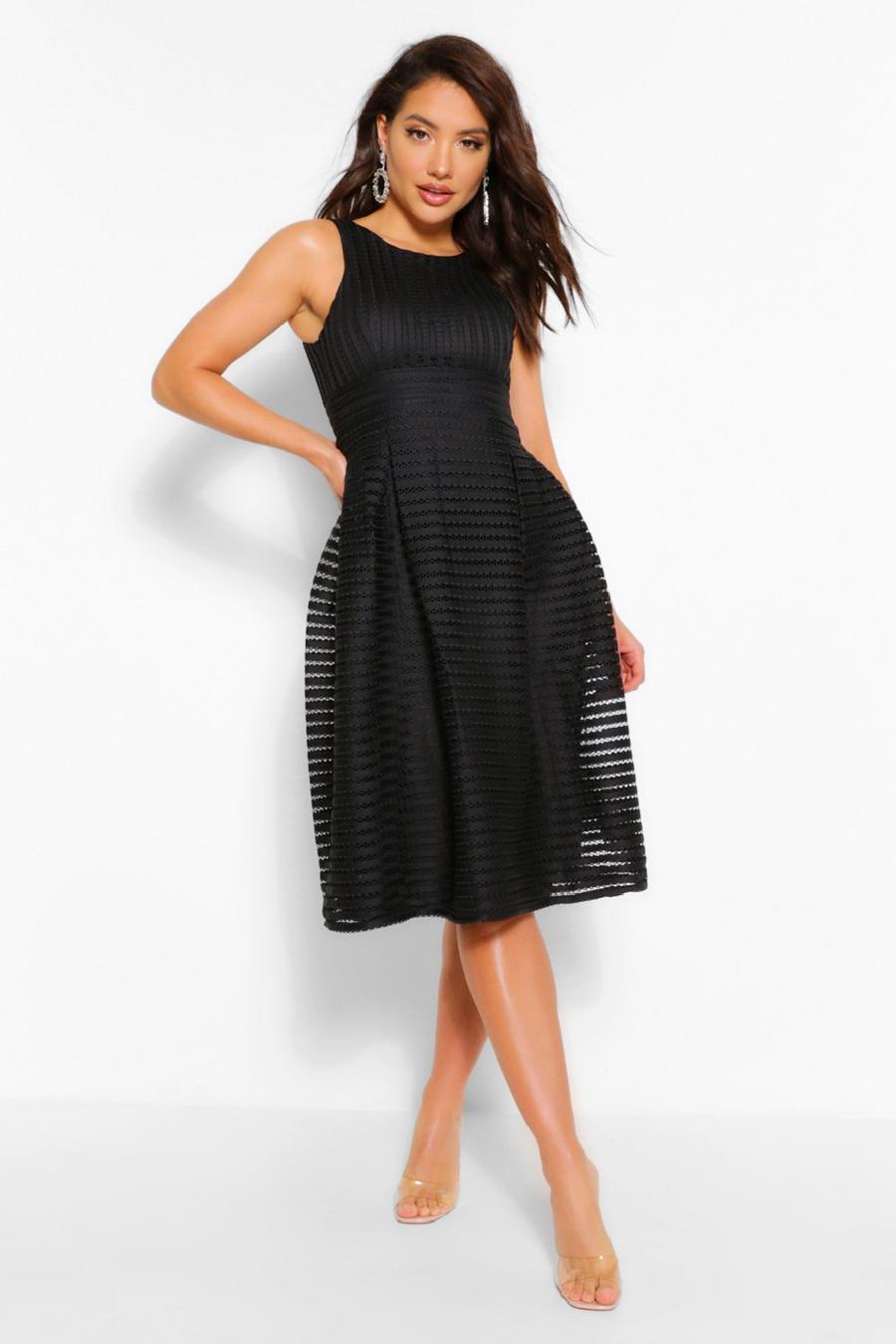 שחור שמלת סקייטר עם חצאית מסולסלת בעיטור פאנלים image number 1