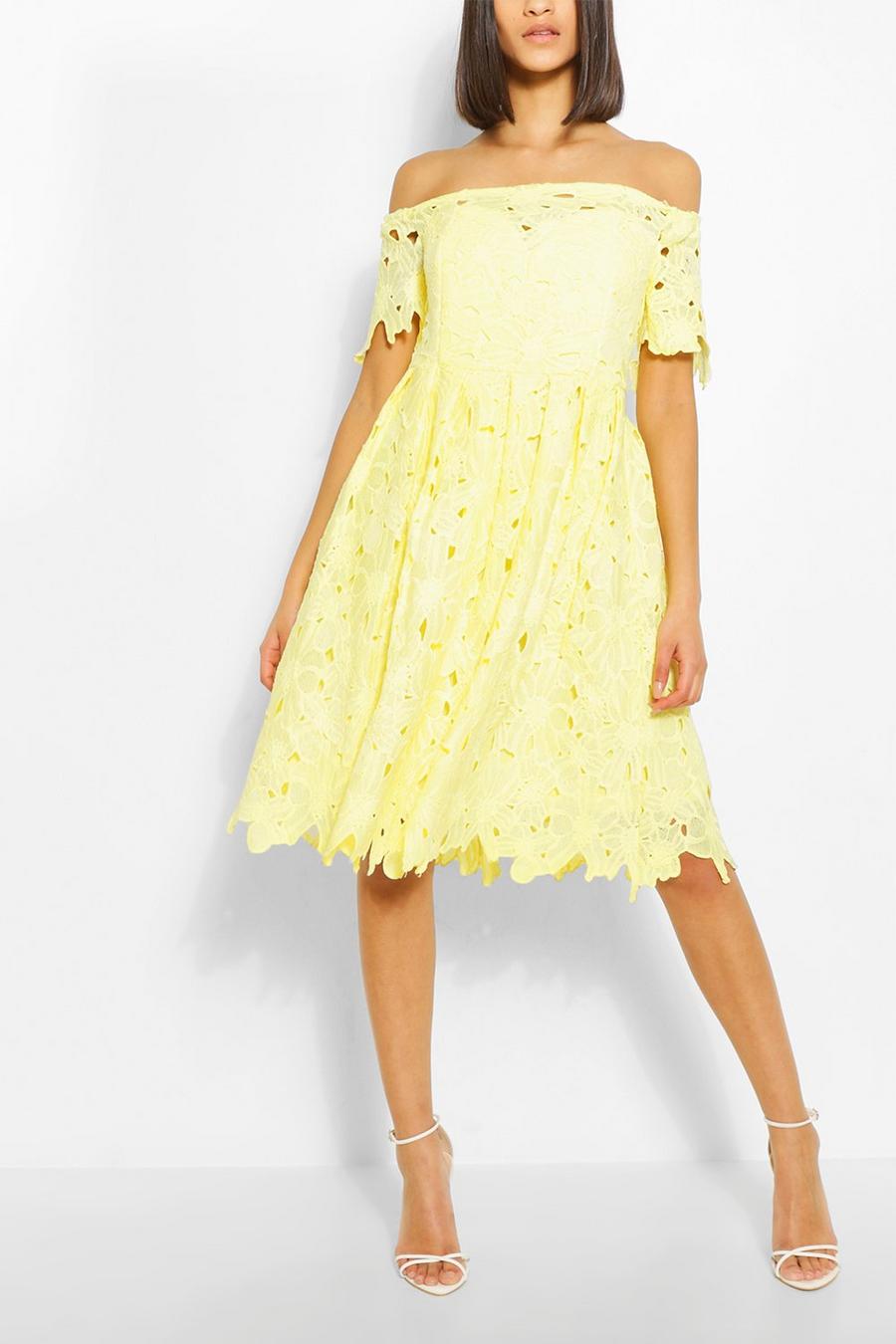 Lemon gul Boutique Off shoulder-klänning i spets image number 1