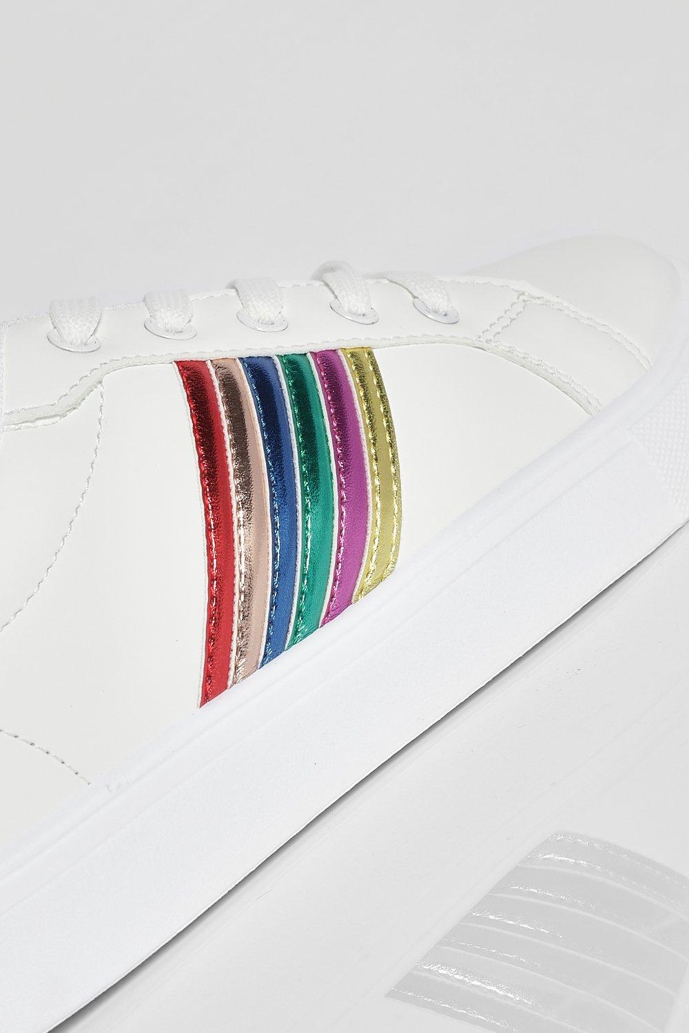 Baskets lacets et rayures arc en ciel