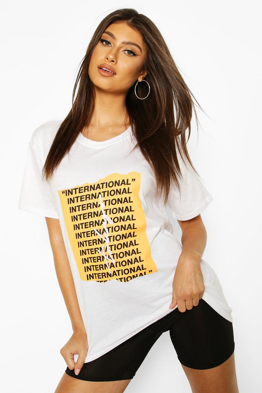 T-Shirt mit „International“-Slogan image number 1