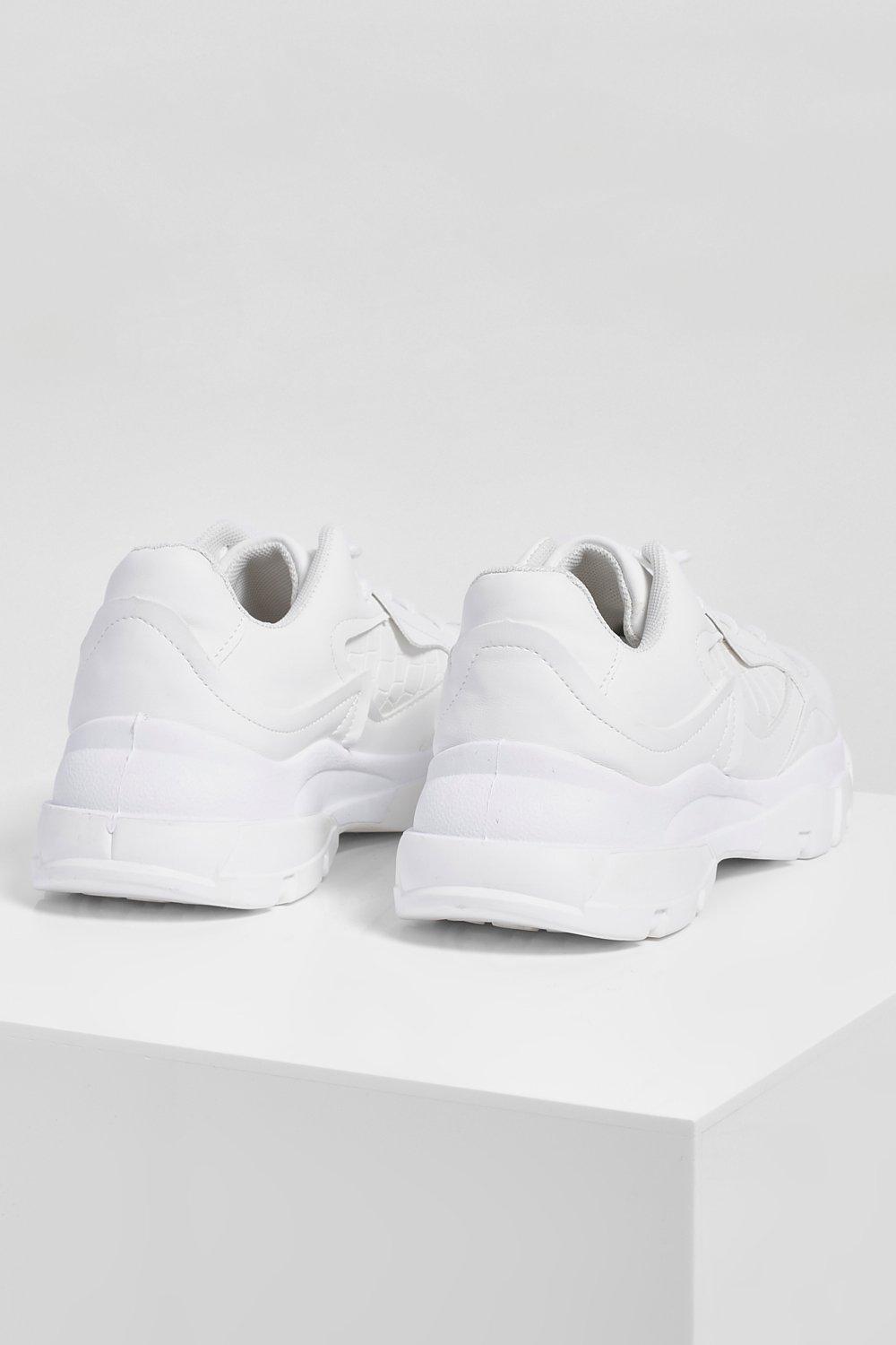 white nike chunky trainers