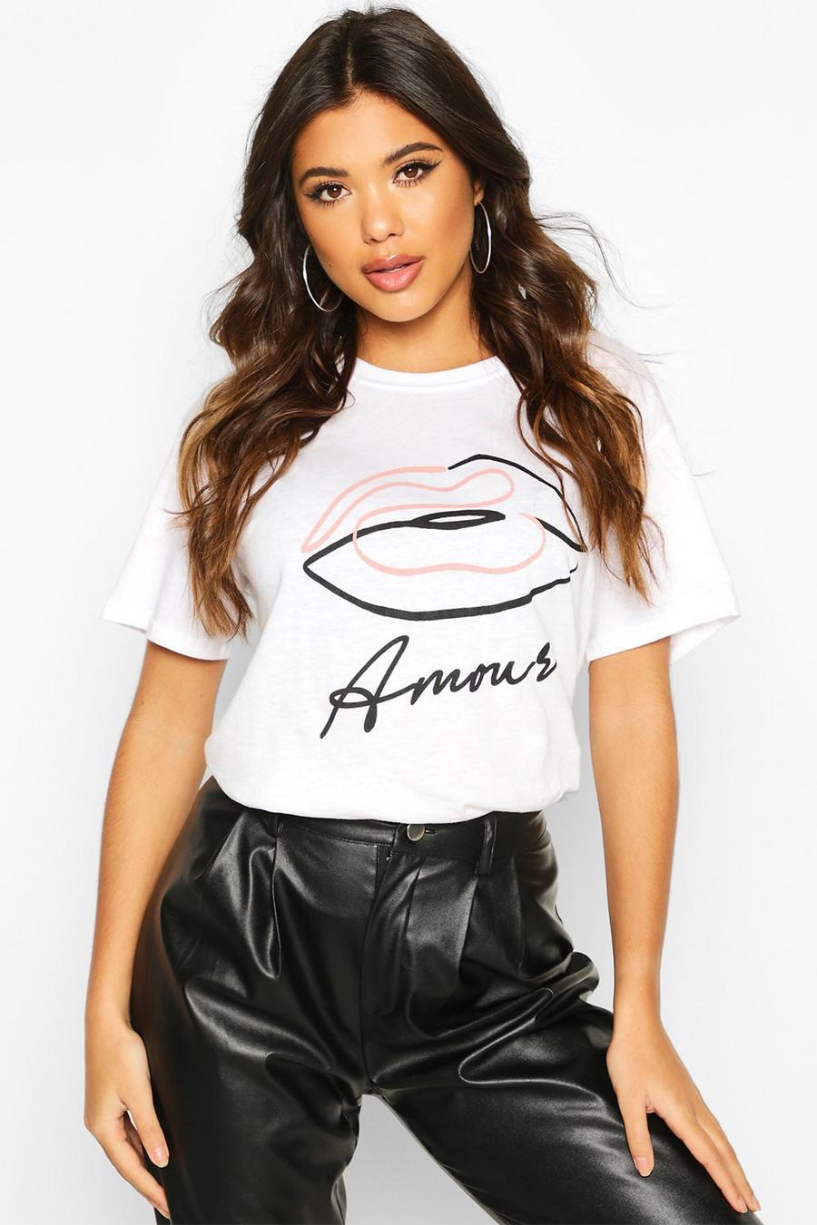 White "Amour" T-shirt med grafiskt tryck image number 1
