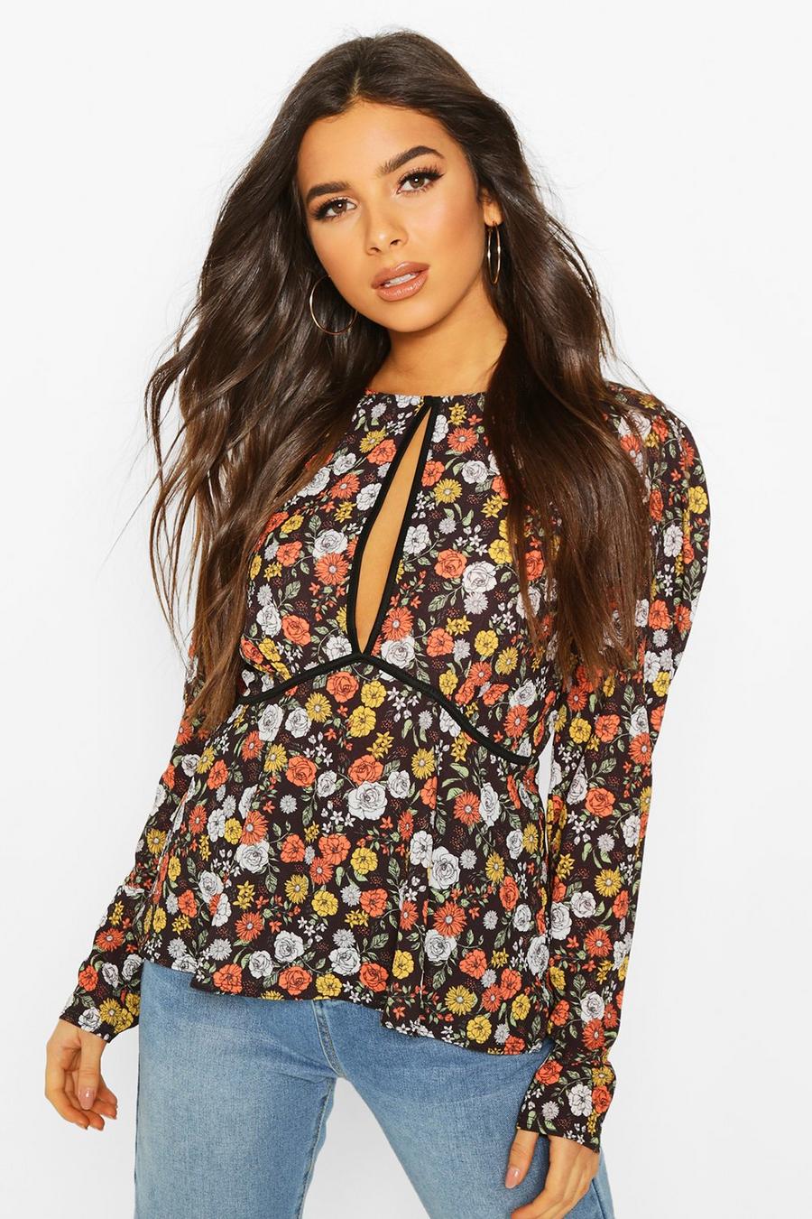 Blusa con estampado floral oscuro con escote pronunciado image number 1
