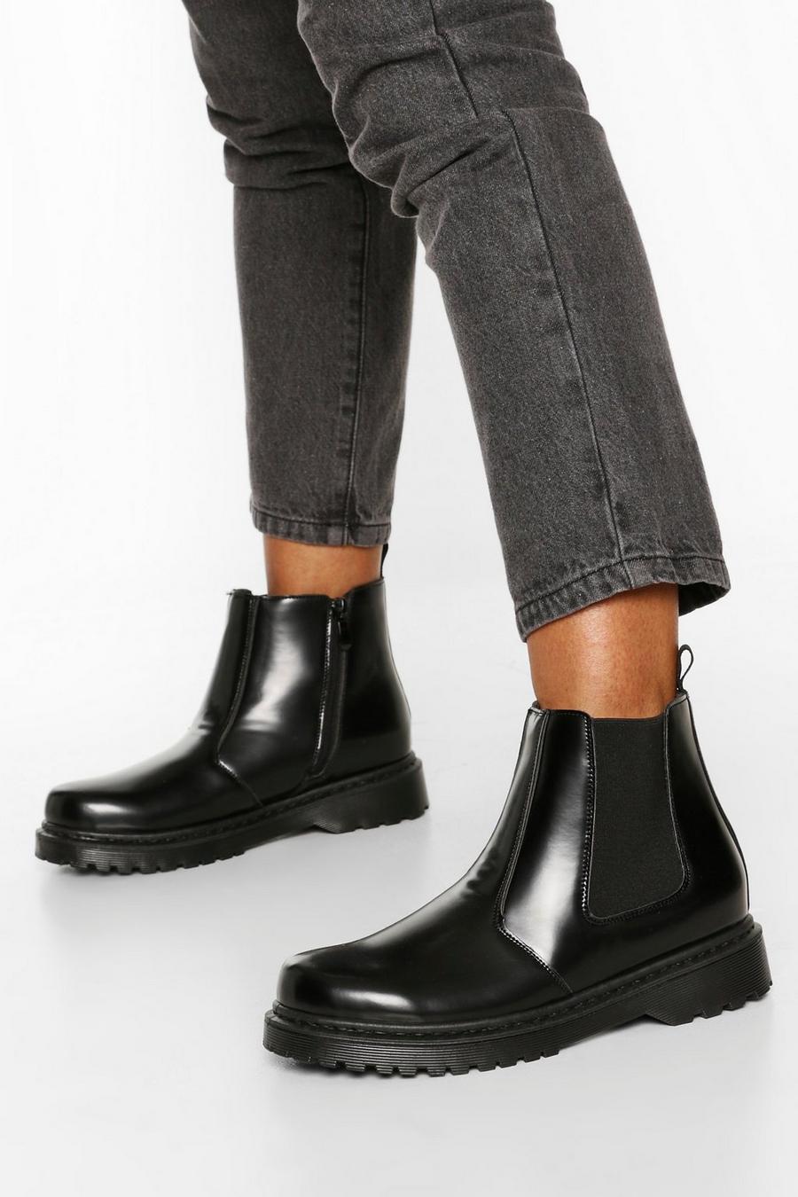 Robuste Chelsea-Boots in weiter Passform image number 1