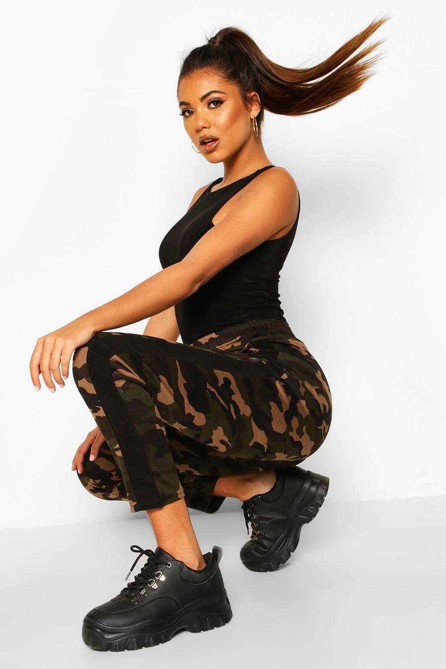 Dark Camo Legging With Contrast Panel image number 1