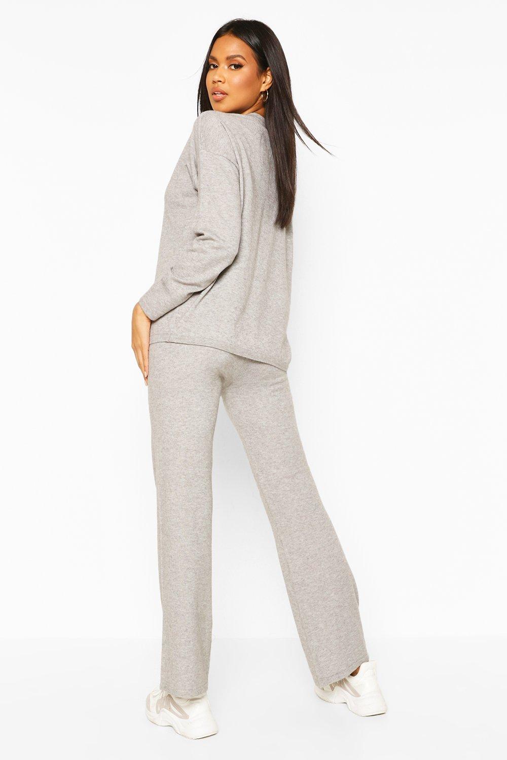 https://media.boohoo.com/i/boohoo/fzz75137_grey_xl_1/female-grey-sweater-and-pants-set