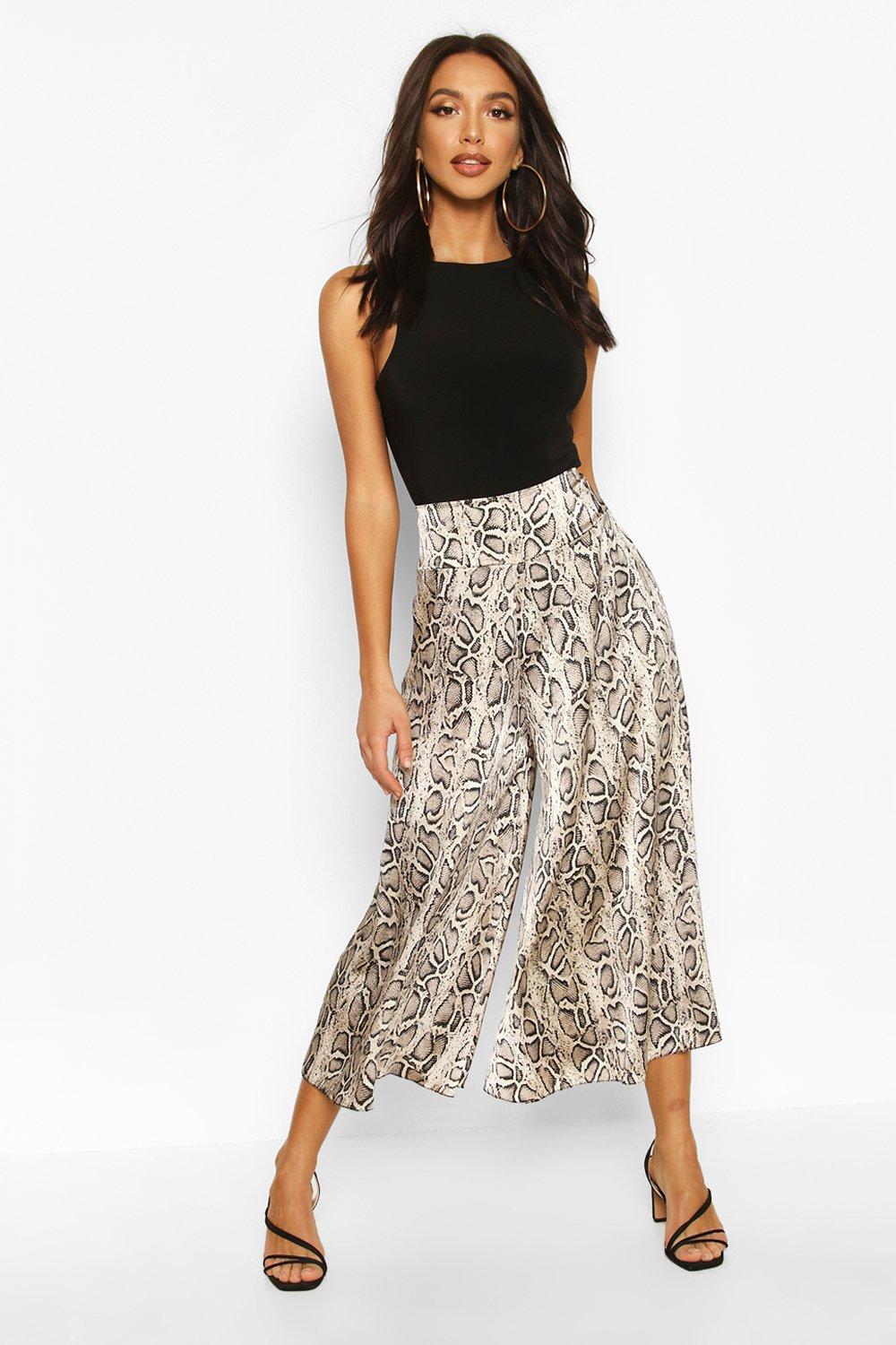Jupe culotte flare satinee a imprime serpent boohoo FR