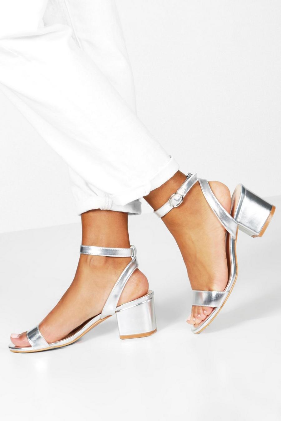 Sandales effet métallisé à talon carré et brides, Argent