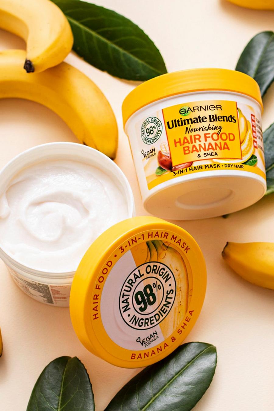 Yellow gul Garnier Ultimate Blends Hair Food Banana 3-in-1 Dry Hair Mask Treatment 390ml