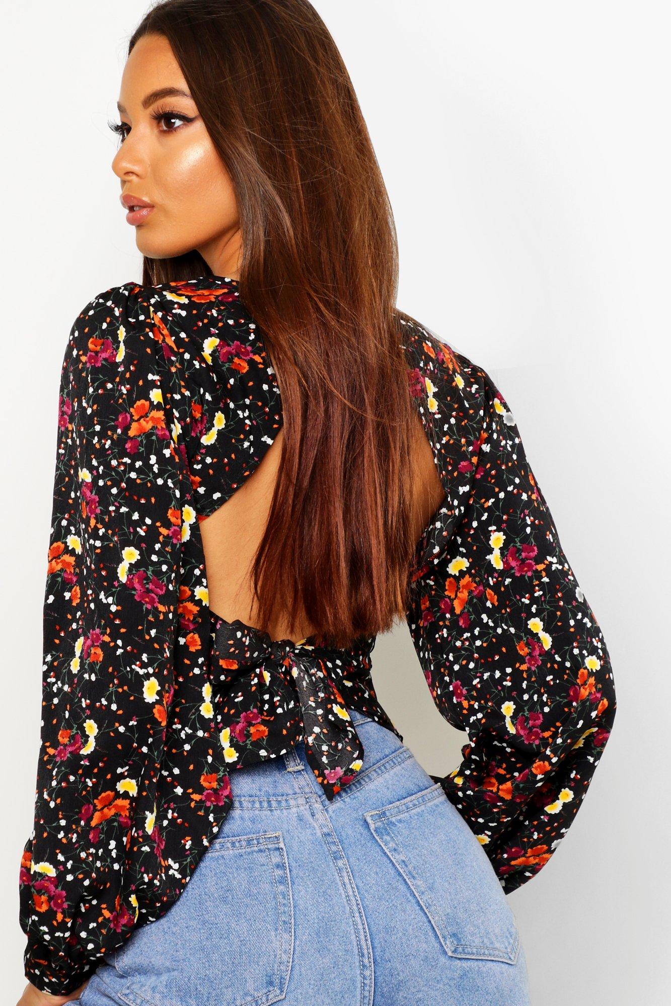 Blusa con nudo en la espalda y escote coraz n de flores