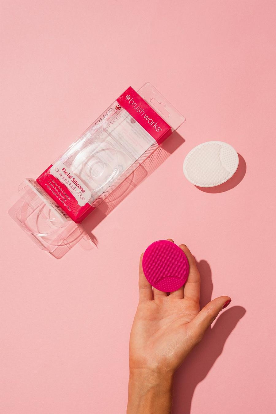 Pink rosa Brushworks Facial Cleansing Pads Duo