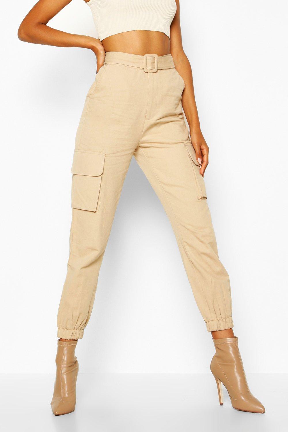 Pantalon cargo avec poche sur le c t et ceinture assortie