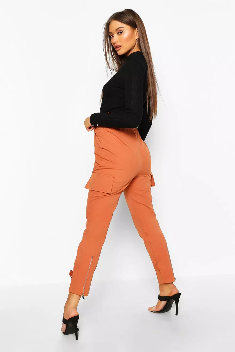 Pantalon Cargo Avec Poche Sur Le Cote Et A Boucle A La Cheville Boohoo